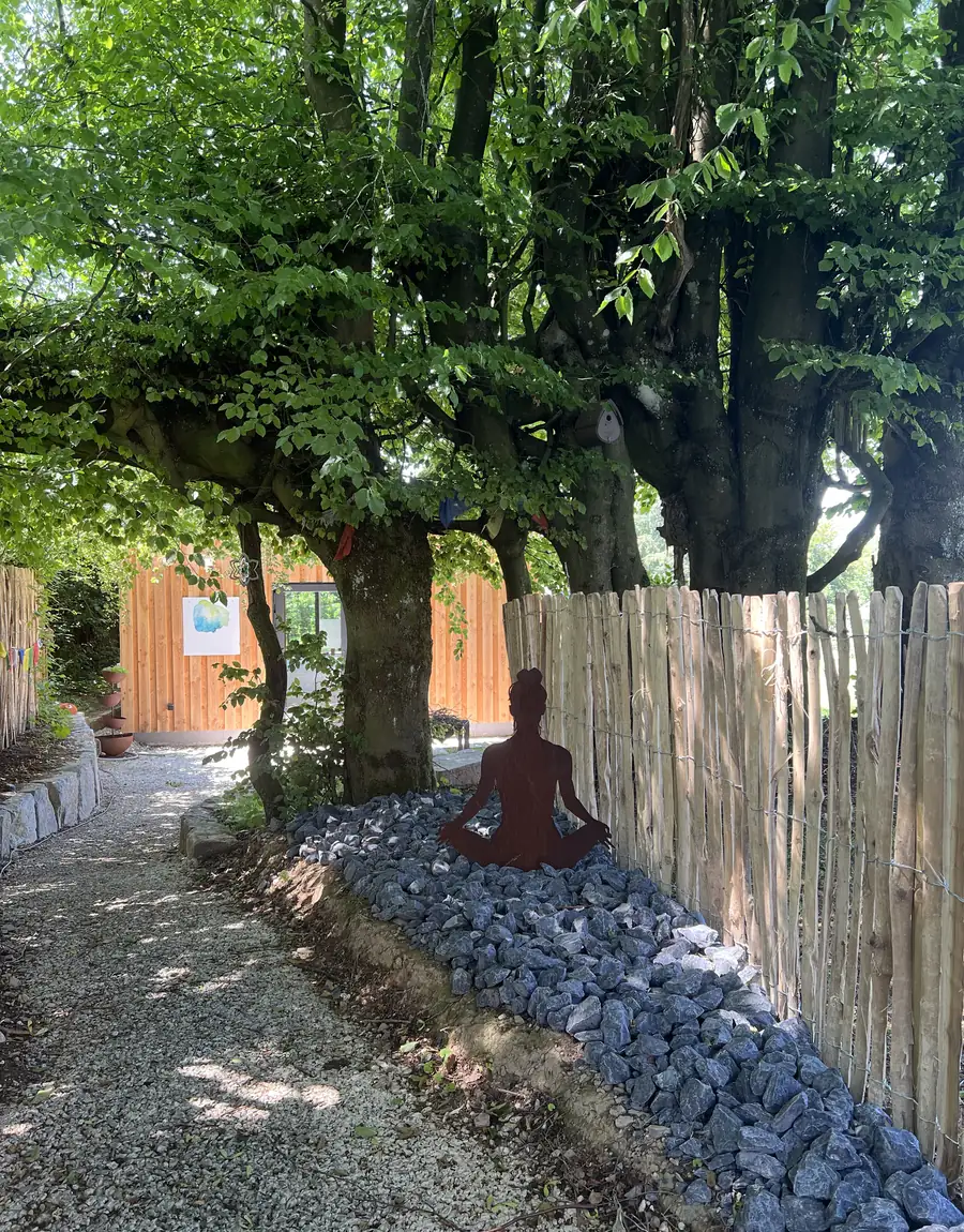 Méditation dans le jardin à Ovifat
